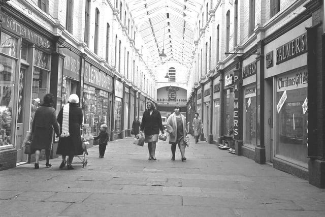 Palmers Arcade was about to close in 1970 but here is a reminder of the shopping area. Did you love to pay it a visit?