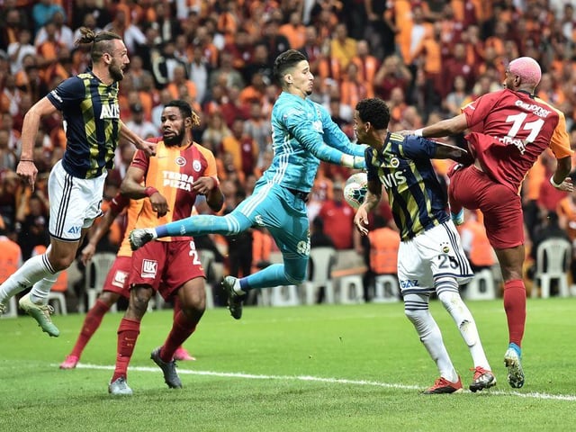 Sheffield United are interested in Fenerbahce goalkeeper Altay Bayindir, who has also caught the attention of Ajax. (Ajansspor via Sports Witness)