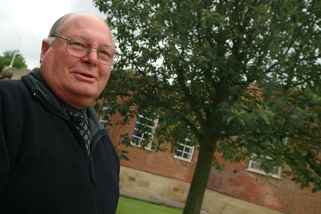 In 2006 Charles Emson wass appealing for a plague to go on a war commemorative tree outside Worksop Library