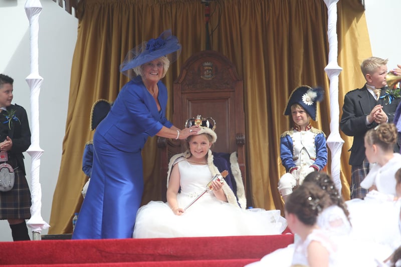 Queen Maddison Chapman was crowned by Mrs H Watt.