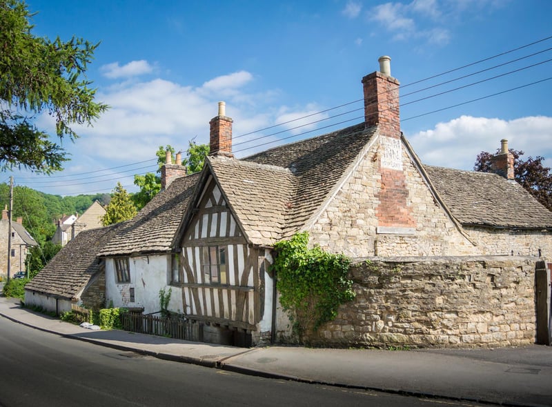 Believed to be one of the most haunted buildings in Britain, paranormal activities are a common occurrence at this 12th century Inn. It is said to be home to two lustful demons, an incubus and a succubus, and a ghostly witch.