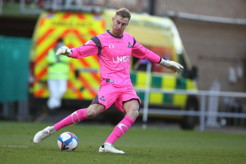 Middlesbrough have kicked off their summer transfer business by snapping up goalkeeper Joe Lumley from Queens Park Rangers. He could be their number one next season, with Fulham's Marcus Bettinell heading back to his parent club following a loan spell. (Club website)