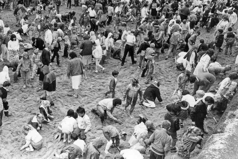 The fourth annual Hartlepool Mail treasure hunt attracted a huge crowd in August 1987. Were you there?