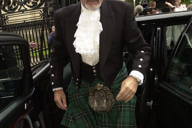 Sir Sean arrives at Holyrood Palace on 05/07/00