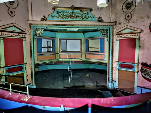 The theatre was built on the site of a former Circus Hall and opened on March 27, 1899