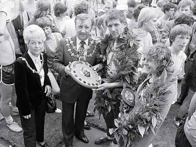Mansfield Fun Run from 1981. 
Council Chairman Brian Marshall presents the prizes