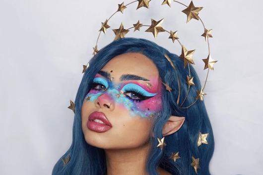 This look is based off Qinni’s Galaxy watercolour painting.