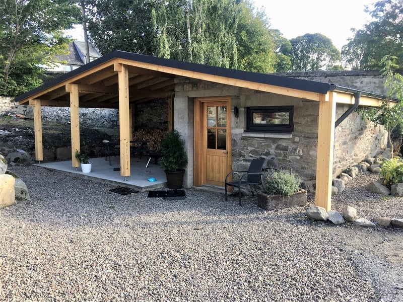 The Whisky Room, which is located near Pitlochry and sleeps two, is a cosy escape perfect for whisky lovers and walkers. Visit the Edradour Distillery, just a few hundred metres from the property, explore the beauty of the Cairngorms National Park, or enjoy the picturesque village of Pitlochry.