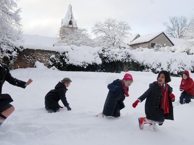 Pupils from Saville House School in Mansfield Woodhouse make it in through the snow.