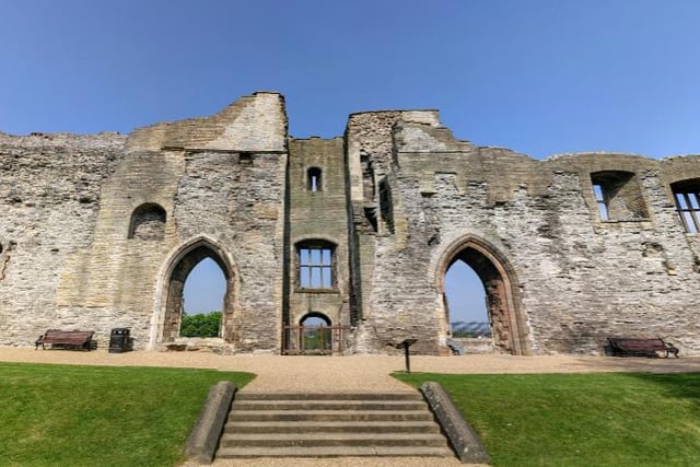 Get your fix of national heritage this weekend and plan a visit to the historic grounds of Newark Castle.