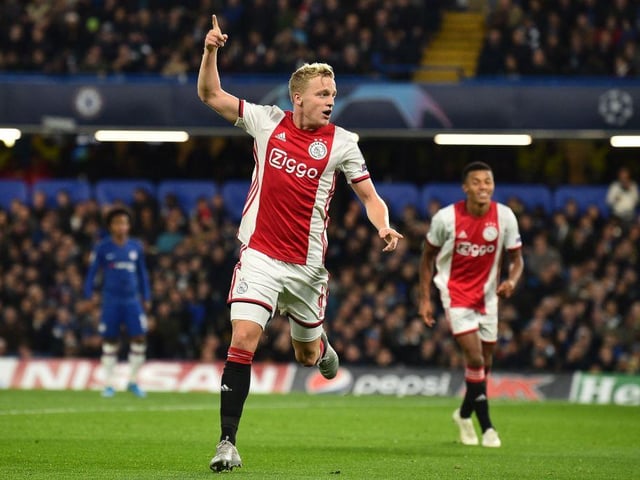 Ajax midfielder Donny van de Beek should move to a club like Chelsea or Tottenham, according to former Blues winger Jesper Gronkjaer. (Goal)