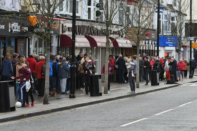 Good Friday queues outside Coleman's fish & chip shop, in Ocean Road in 2017.