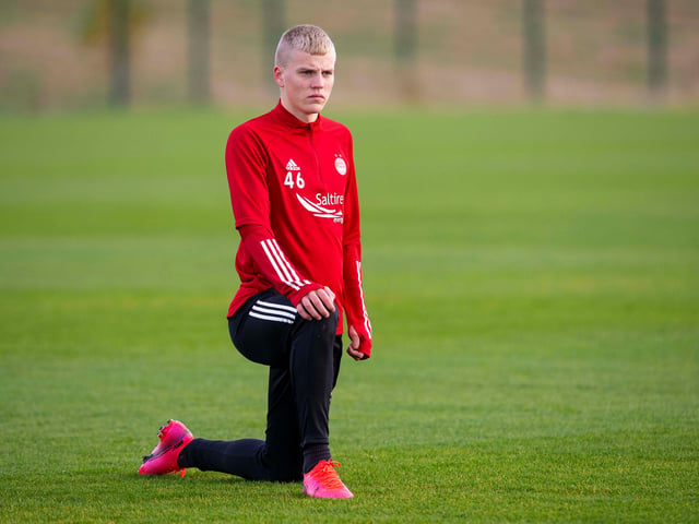 Aberdeen have tied down one of their key academy talents on a new deal. The club announced a two-year contract extension for Ryan Duncan. The 17-year-old winger is a Scotland youth international and has already made his debut for the club. The new contract will keep him at the club until 2024. (Aberdeen FC)
