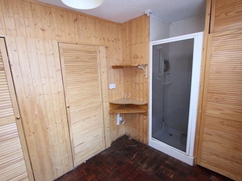 This three bedroom cottage is on the market for offers over £165,000 and is found in Drumnadrochit, Inverness-Shire. Another property with huge potential as the interior is extremely dated.