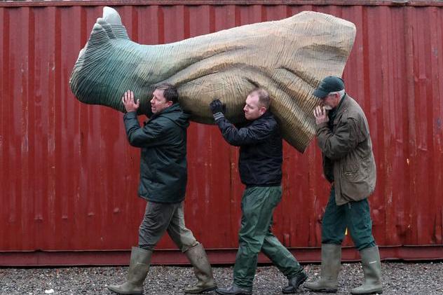 The leg from a diplodocus is moved after it arrived at the park