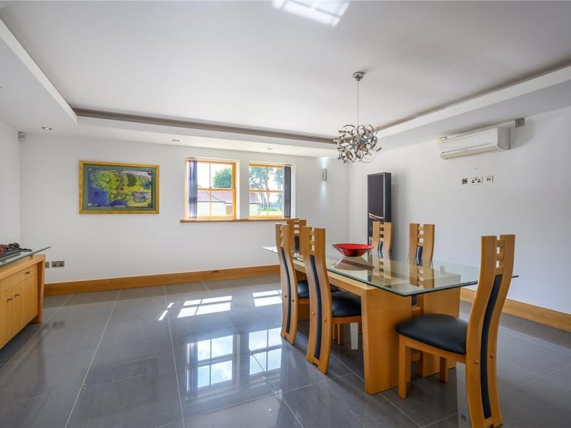 Dining room.