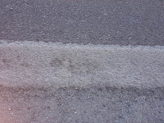 The effect of the street sweeper on the road surface