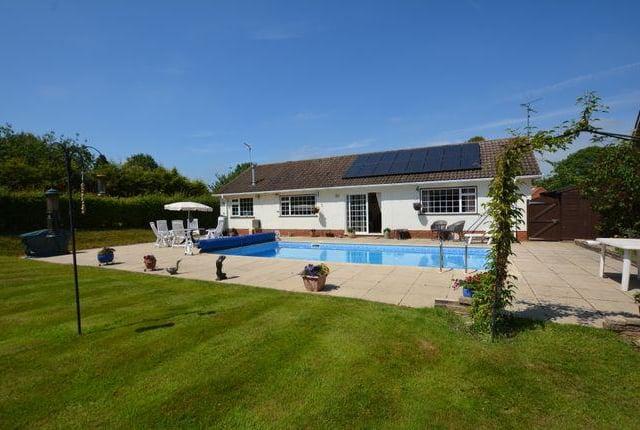 Marketed by Alasdair Morrison, 01636 358603.