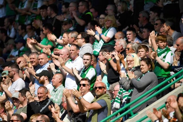 Easter Road stands and applauds in tribute against Celtic