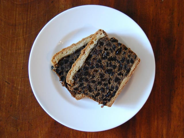 A) Bannock, B) Black Bun, or C) Dundee Cake?