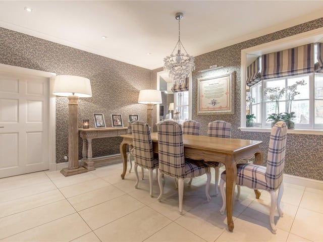 Breakfast room.