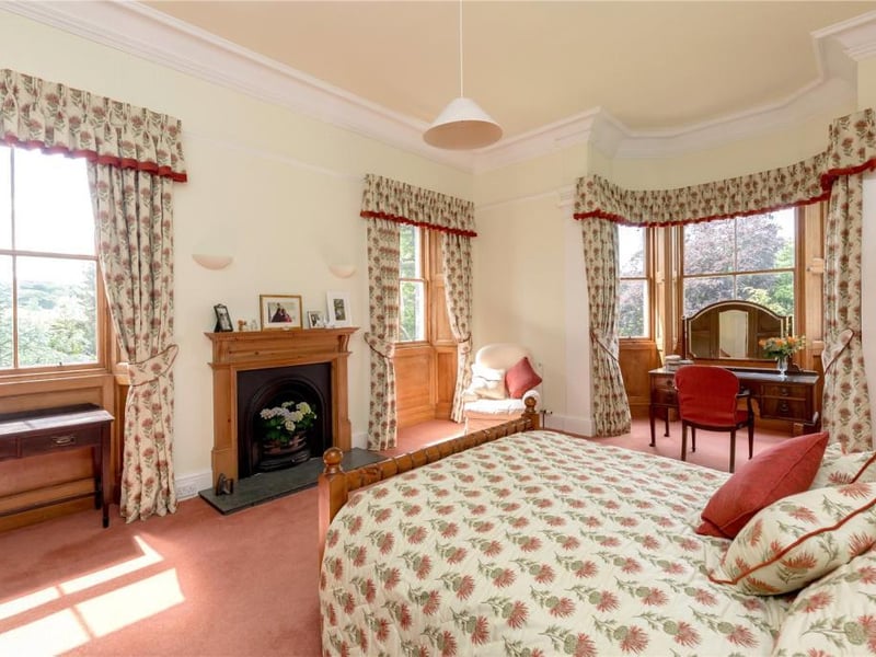 Principal bedroom.