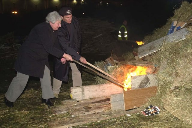Jan Wilson leader of the Sheffield City Council lighting the bonfire with Steelers Rick Brebant in 2002