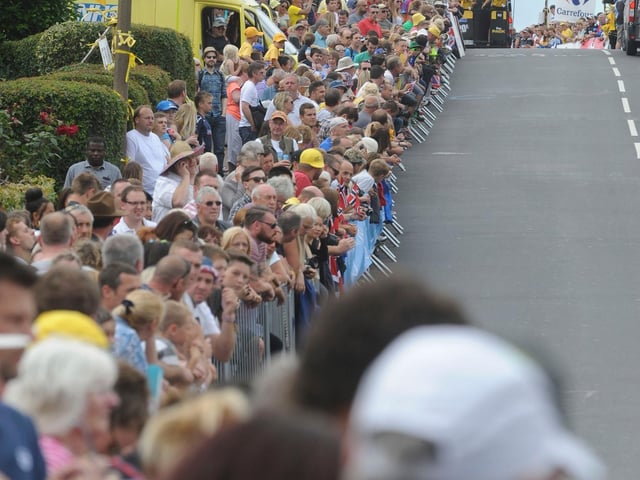 Excited crowds enjoy the anticipation on Jenkin Hill