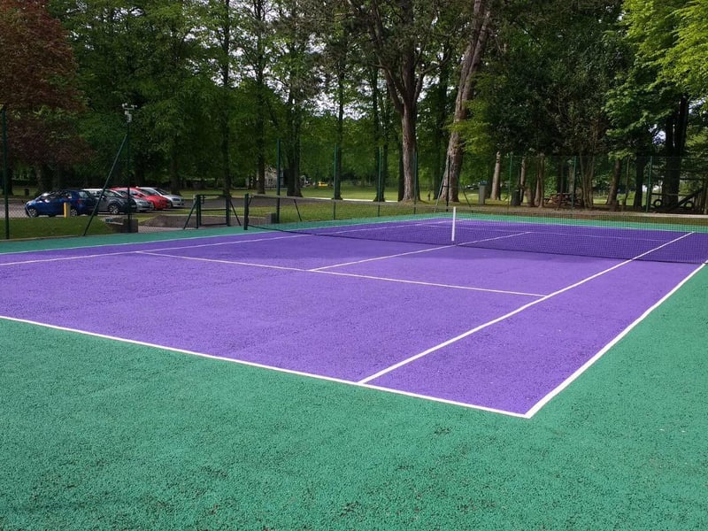 Leisure facilities include tennis and badminton courts.