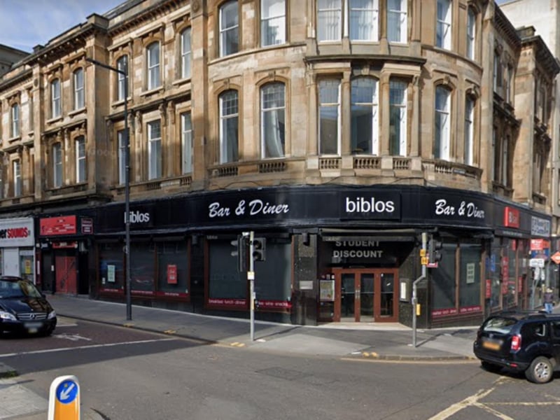 For a quick bite before or after seeing performers like Alan Cumming at the Edinburgh International Festival's Old College Quad venue, Biblo is located on nearby Chambers Street and offers a varied and fun international venue, including pizzas, burgers and cocktails.