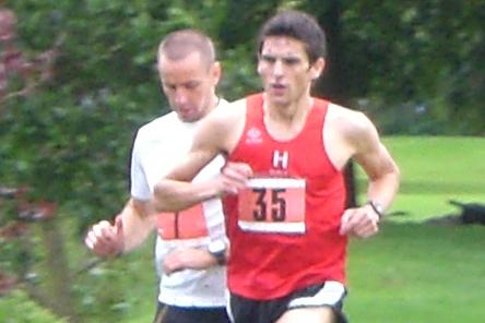 Tom Thake (35), of Hallamshire Harriers, led the 2007 Great Bakewell Pudding Race.