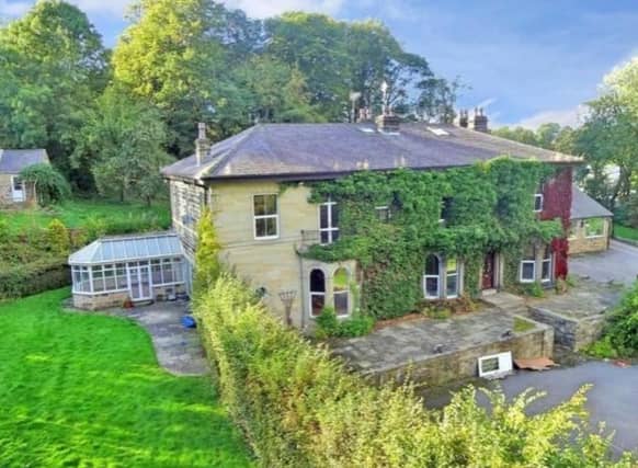The property is easily accessed from the Leeds Ring Road between Calverley and Farsley. Pudsey railway station and the Owlcotes shopping centre are approximately 800 metres away, as are Calverley and Farsley villages. The house is also in close proximity to the Leeds Liverpool canal - ideal for exercise and pleasant walks.