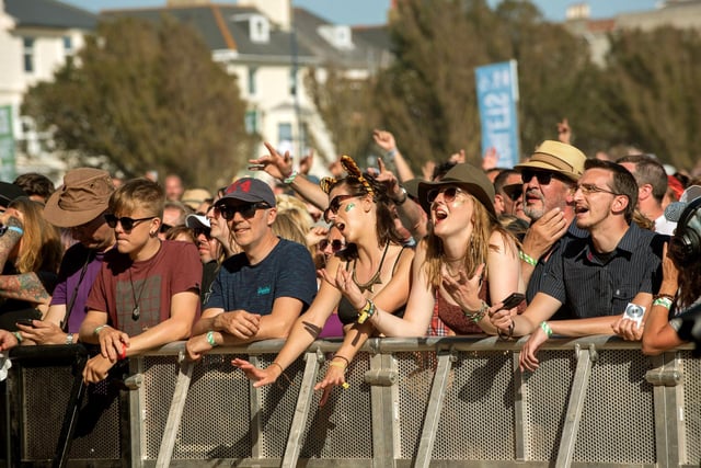 Victorious Festival 2019 - The crowd enjoying Starsailor on the Common Stage. Picture: Vernon Nash (250819-045)