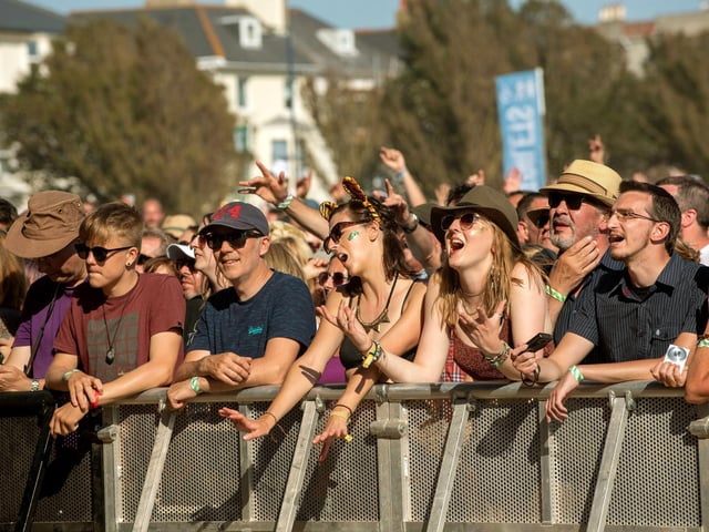 Victorious Festival 2019 - The crowd enjoying Starsailor on the Common Stage. Picture: Vernon Nash (250819-045)