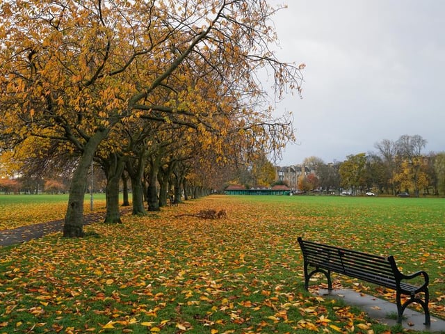 Located just south of Edinburgh’s city centre, this large public park is one of the capital’s most popular green spaces. While it mostly consists of open grassland bordered by tree-lined paths, there are also tennis courts and a large children’s playground here.