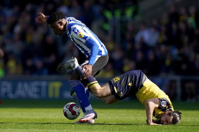 Sheffield Wednesday’s Fisayo Dele-Bashiru battles for the ball with Oxford United’s Ciaron Brown  during the Sky Bet League One match at the Kassam Stadium, Oxford. Picture date: Friday April 7, 2023. PA Photo. See PA story SOCCER Oxford. Photo credit should read: Adam Davy/PA Wire.RESTRICTIONS: EDITORIAL USE ONLY No use with unauthorised audio, video, data, fixture lists, club/league logos or "live" services. Online in-match use limited to 120 images, no video emulation. No use in betting, games or single club/league/player publications.
