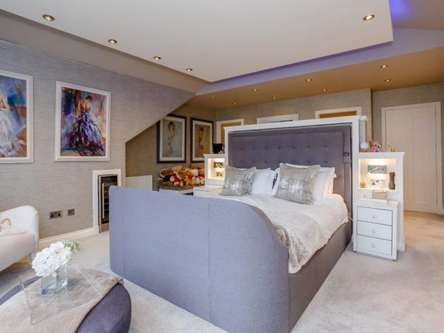 Principal bedroom.