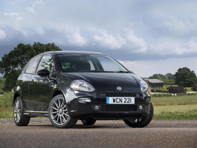 Average cost of a fully comprehensive policy for a driver aged 17-19: 905 GBP