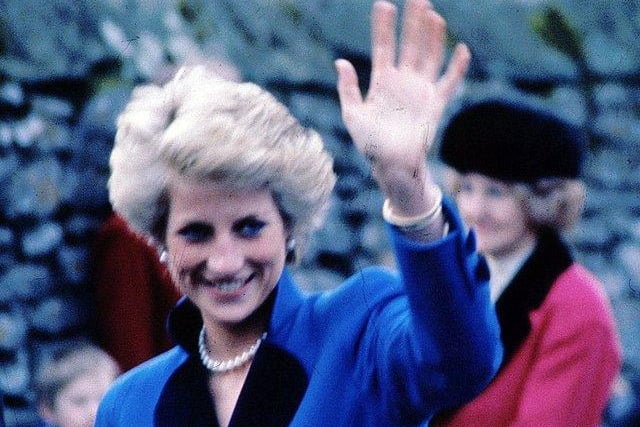 The People's Princess opened Youlgreave and District Abbeyfield House for old people and visited Youlgreave Primary School in 1990.