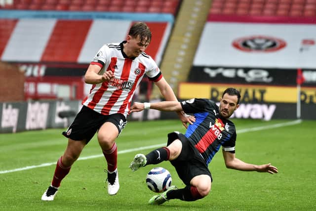 SHEFFIELD, ENGLAND - MAY 08: Sander Berge of Sheffield United and Luka Milivojevic of Crystal Palace  battle for the ball  during the Premier League match between Sheffield United and Crystal Palace at Bramall Lane on May 08, 2021 in Sheffield, England. Sporting stadiums around the UK remain under strict restrictions due to the Coronavirus Pandemic as Government social distancing laws prohibit fans inside venues resulting in games being played behind closed doors. (Photo by Rui Vieira - Pool/Getty Images)