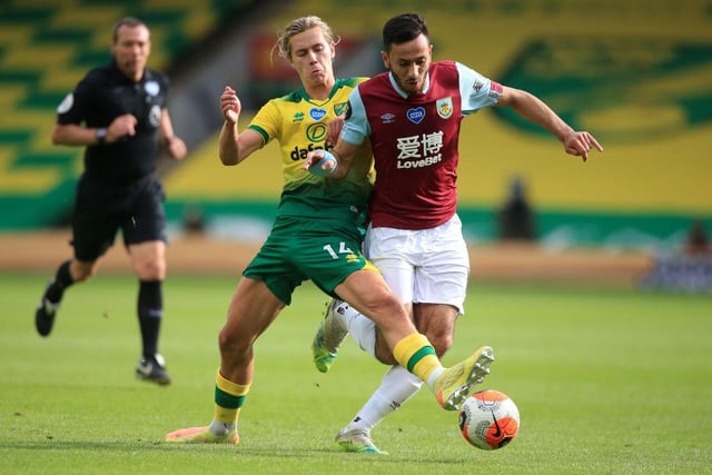 Former Burnley midfielder Steven Hewitt has urged Dwight McNeil to turn down big name interest and remain at Turf Moor. (Tribal Football)