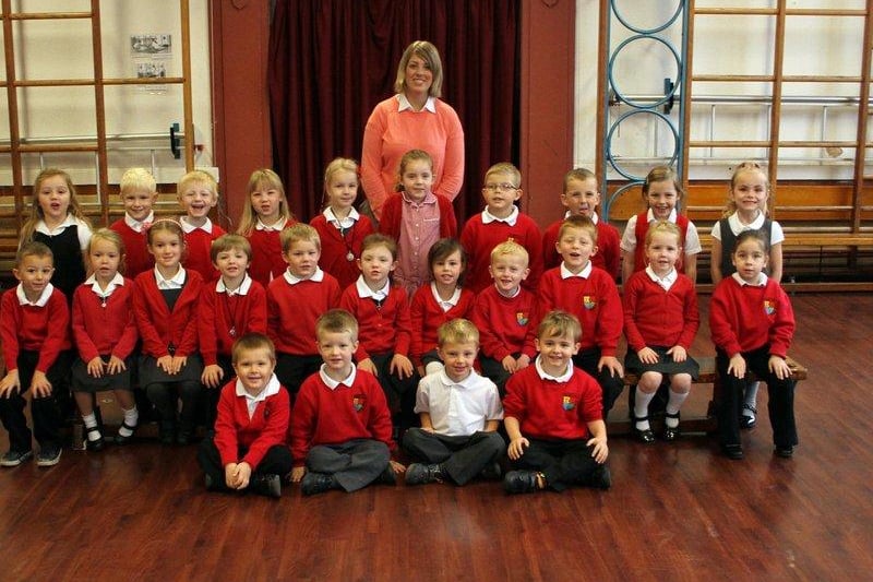 Reception class with Miss Hockey in 2013.