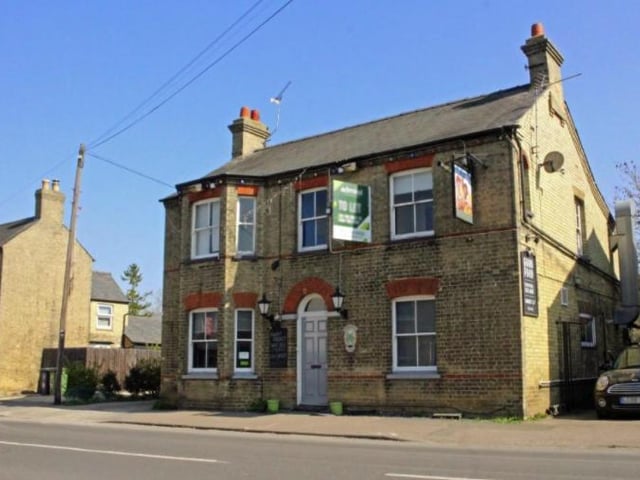 This three bed pub is situated in the village of Cottenham in Cambridgeshire, and benefits from a main bar, games room, commercial kitchen, accommodation and a self contained studio apartment. Guide price of 450,000 GBP