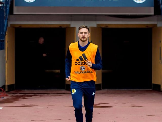 Former Scotland cap and Dundee United player Barry Douglas has moved to Blackburn Rovers from Leeds United.