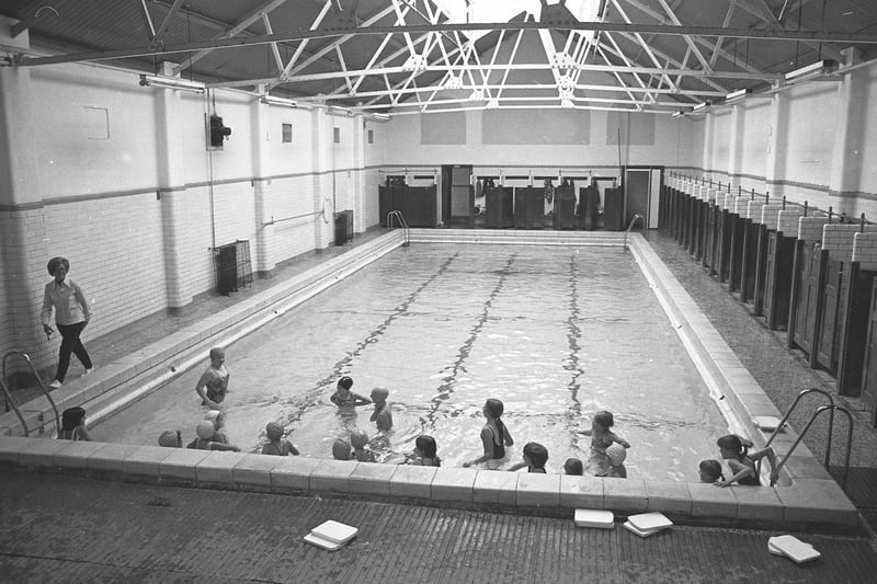 Swimming lessons at Sunderland's High Street Baths in 1975. Did you go swimming there?