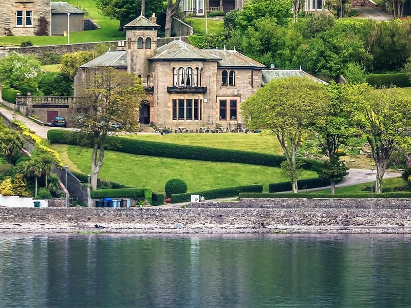 13 bedroom hotel with elevated and panoramic views across the charming Campbeltown Loch - £800,000.