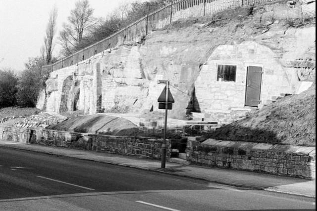 This picture of the rock houses at the top of Ratcliffe Gate was taken in 1971. The last person to live here was John Bramwell, who died in 1900 age 85. He was a framework knitter in the lace industry.