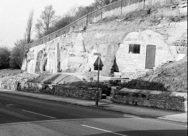 This picture of the rock houses at the top of Ratcliffe Gate was taken in 1971. The last person to live here was John Bramwell, who died in 1900 age 85. He was a framework knitter in the lace industry.