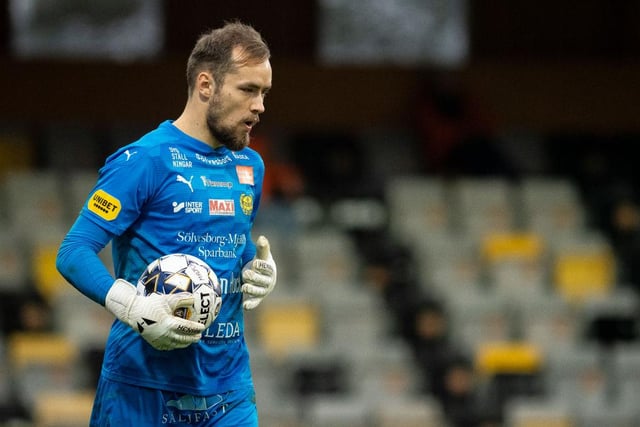 Dundee United have signed Finnish international goalkeeper Carljohan Eriksson. The 26-year-old has penned a two-and-a-half year deal. Eriksson, who made his debut for Finland last year, was a free agent after leaving Swedish top flight side Mjallby AIF. (Various)