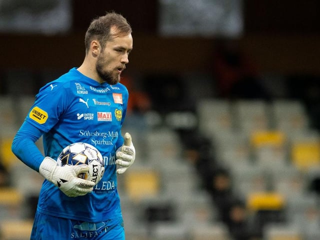 Dundee United have signed Finnish international goalkeeper Carljohan Eriksson. The 26-year-old has penned a two-and-a-half year deal. Eriksson, who made his debut for Finland last year, was a free agent after leaving Swedish top flight side Mjallby AIF. (Various)
